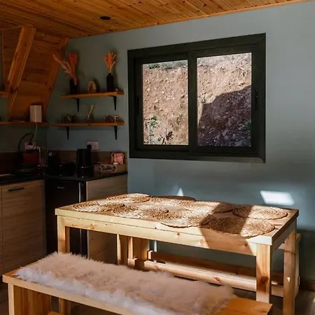 Unwind In A Warm Glamping With Serene Views & Fireside Comfort In Limassol, Cyprus Tatil Evi Arakapas