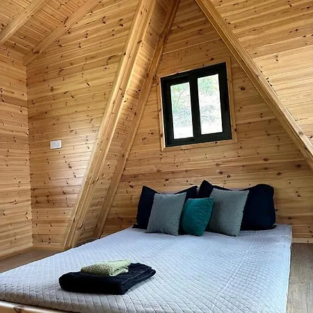 度假居 Unwind In A Warm Glamping With Serene Views & Fireside Comfort In Limassol, Cyprus *