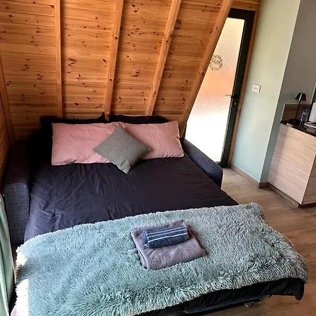Unwind In A Warm Glamping With Serene Views & Fireside Comfort In Limassol, Cyprus *