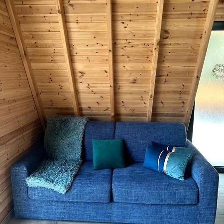 度假居 Unwind In A Warm Glamping With Serene Views & Fireside Comfort In Limassol, Cyprus Arakapas