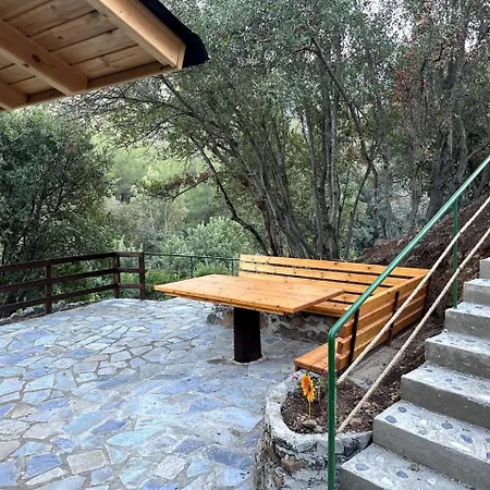 Unwind In A Warm Glamping With Serene Views & Fireside Comfort In Limassol, Cyprus Tatil Evi